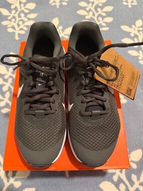 Nike Kids Revolution Kids Running Shoes— Size 3.5